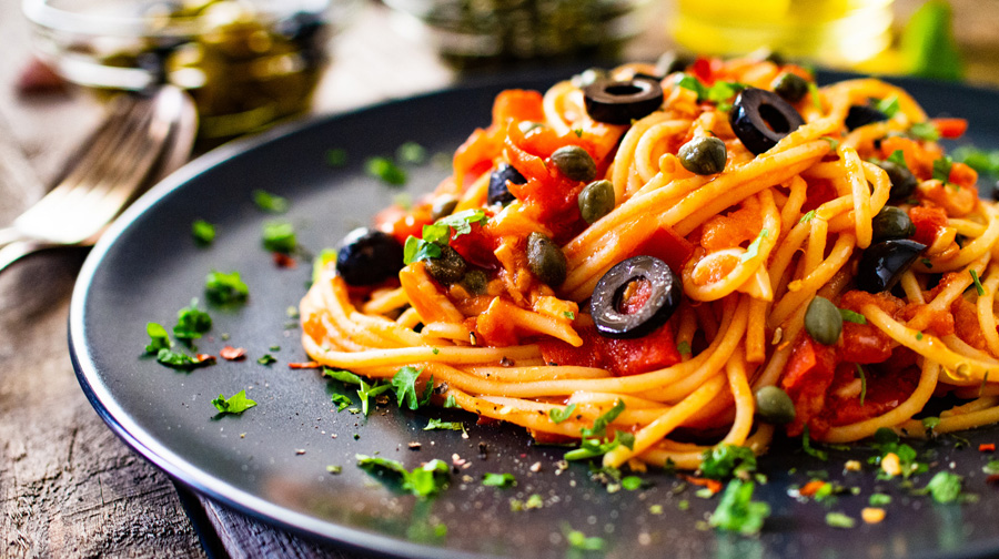 Fast Cook, No Fuss: Olive,Chilli and Caper Pasta